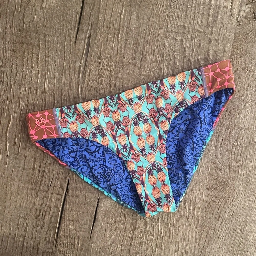 (BOTTOMS) Maaji Blooming Champion Reversible Bikini Bottoms. - Picture 3 of 7